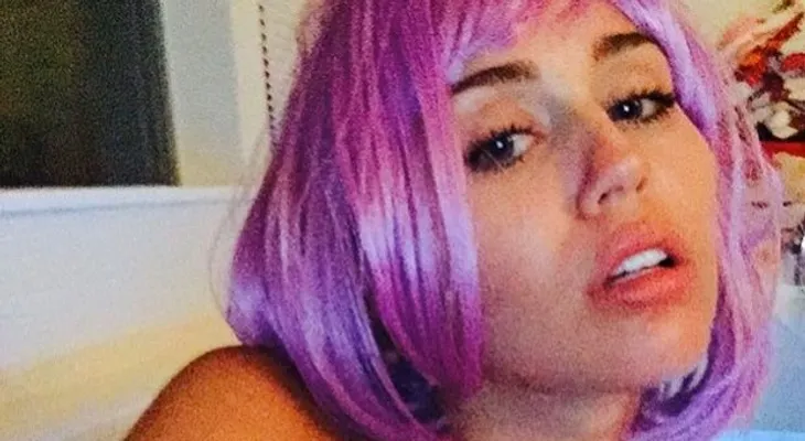 Miley Cyrus se desnuda, ¡y saca su lado más sucio!