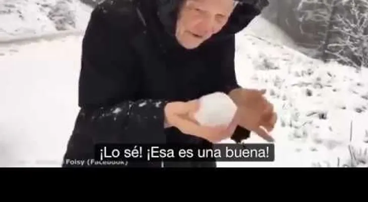 Esta mamá de 101 años le pide a su hijo que detenga el auto y cuando ella se baja...