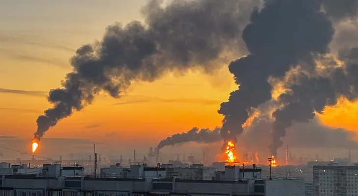 Ucrania reanuda ataques contra refinerías rusas y golpea aeródromo cerca de Moscú