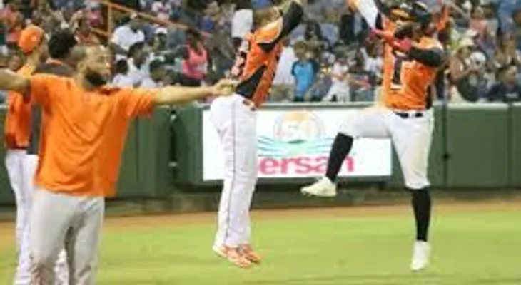 Leones derrotan 7 por 0 al Licey; Toros 3 por 0 a las EO; partido de desempate Toros-Leones 