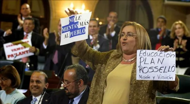 La oposición puertorriqueña dice que no pagar la deuda es un delito