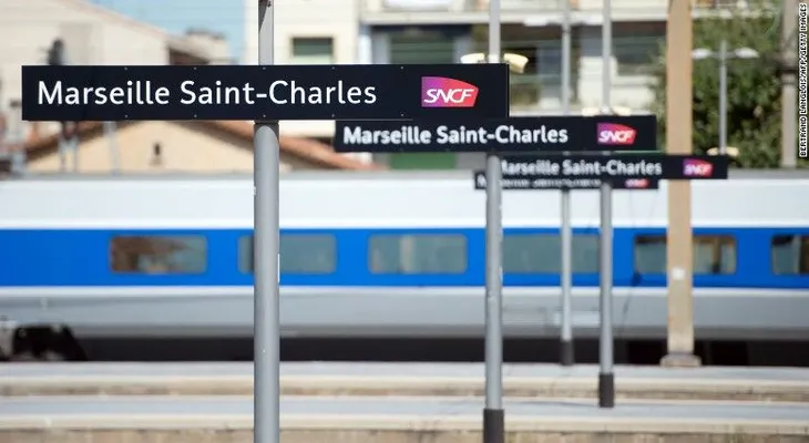 Cuatro turistas de EE.UU. son atacadas con ácido en Francia