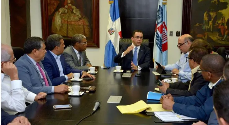 Ministerio de Educación suspende docencia en provincias en alerta roja