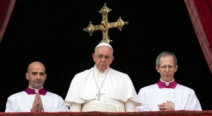 El papa desea paz y esperanza en Oriente Medio por Navidad 