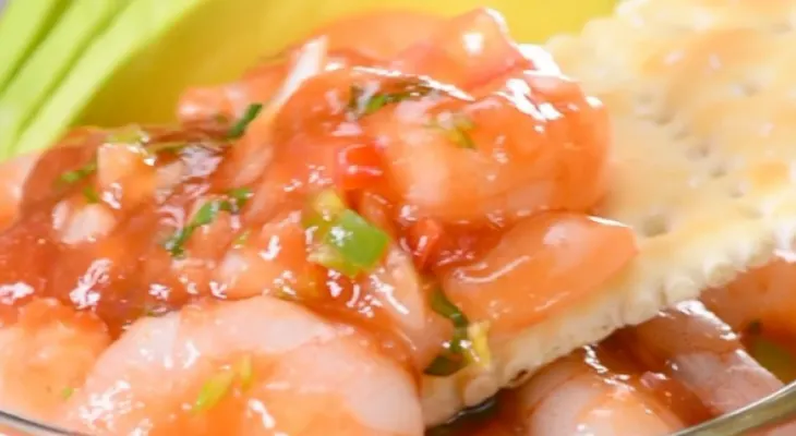 Delicioso cóctel de camarones en cuarentena por el coronavirus