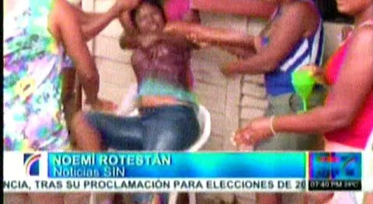 Tres casas quemadas a un paso de los bomberos en SD. A mujer le da un ataque