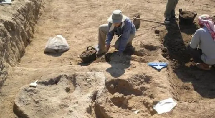 Hallan 40 tumbas con osamentas de hace más de 3,300 años en el sur de Egipto
