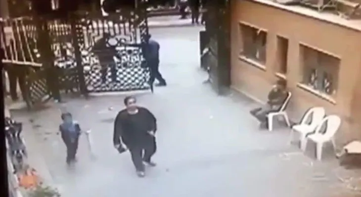 El momento del atentado terrorista en la iglesia cristiana copta de Alejandría