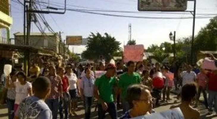 Estudiantes exigen terminación de liceo en Azua