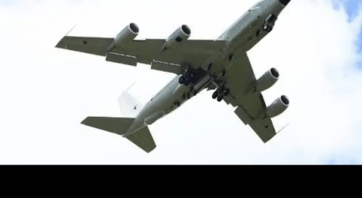 Aviones de EE.UU. se acercan a las fronteras rusas y cazas Su-27 despegan en alerta (VIDEO)