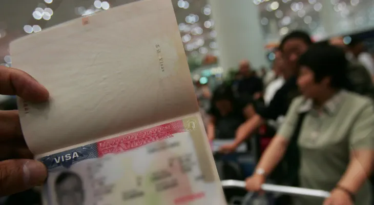 Más de 100.000 visas han sido revocadas desde el decreto inmigratorio de Trump