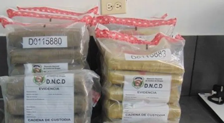 DNCD decomisa 42 pacas de marihuana en una jeepeta en autopista 6 de Noviembre