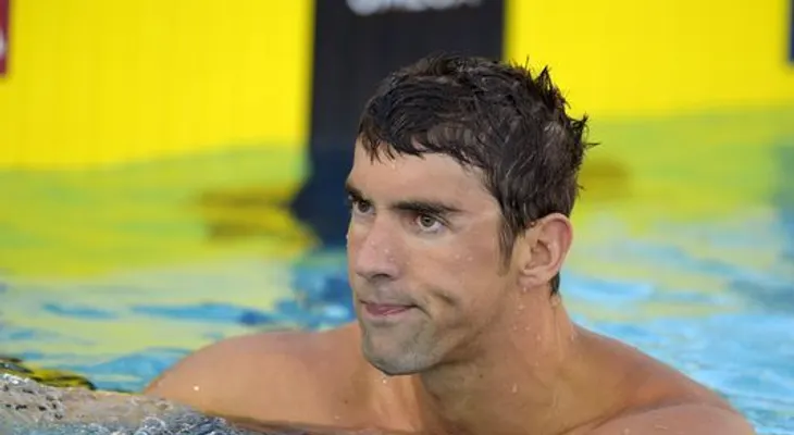 Michael Phelps suspendido por 6 meses; no irá al Mundial 