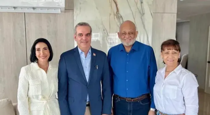 Abinader visita al exministro de Educación, Roberto Fulcar, aquejado de salud