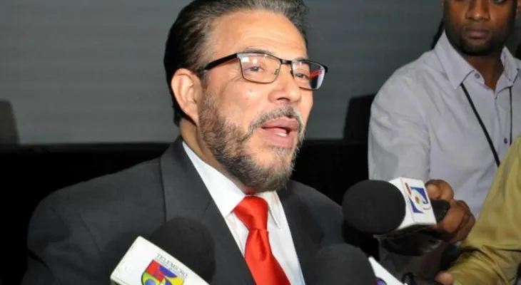 Tres miembros titulares de la JCE reciben a los candidatos de oposición