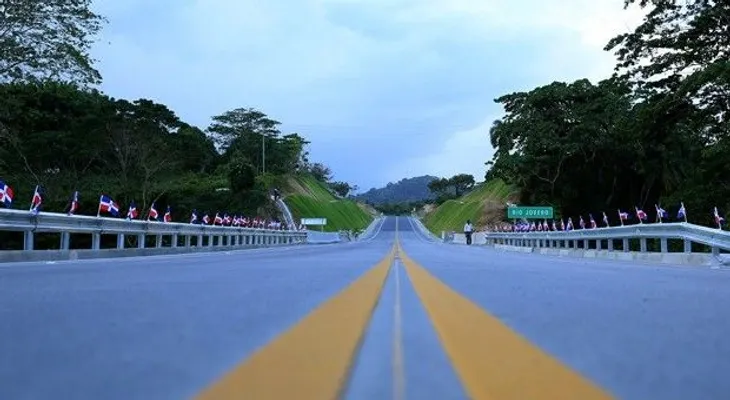 Medina inaugura carretera Bávaro-Uvero Alto-Miches