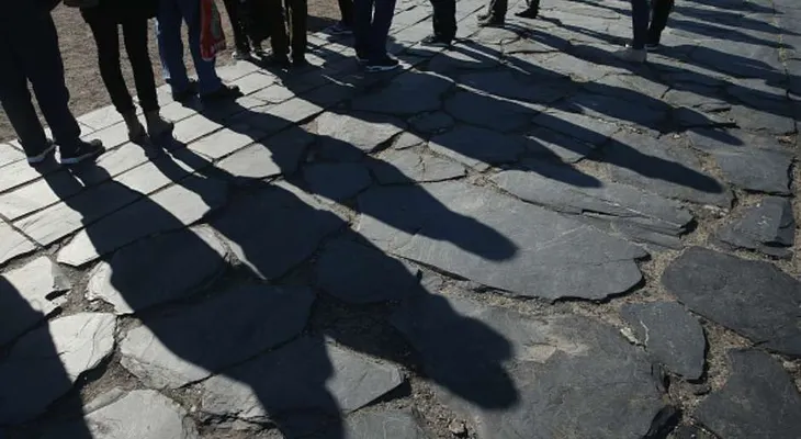 Un hombre finge su muerte para huir de testigos de Jehova