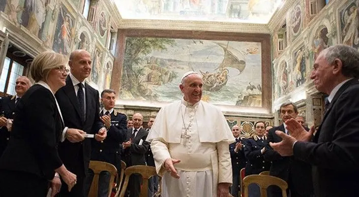 El Papa advierte a seguridad Vaticano que existen sombras y peligros 