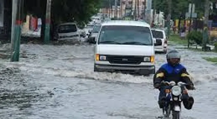 Colocan 11 provincias en alerta verde por vaguada y onda tropical sobre Puerto Rico