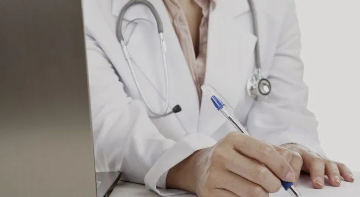 La mala escritura de los médicos mata a más de 7.000 personas al año