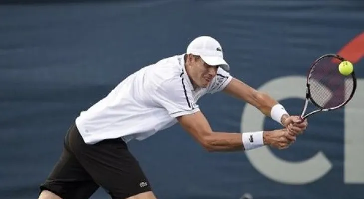 Víctor Estrella cae ante John Isner en Washington 