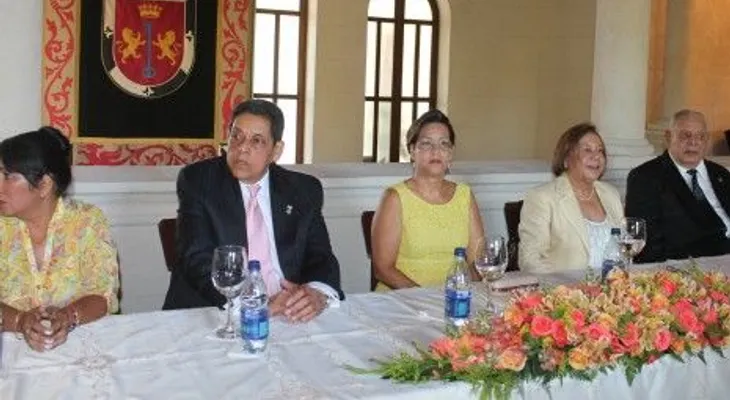 Colegio Dominicano de Notarios, entrega pergamino de reconocimiento