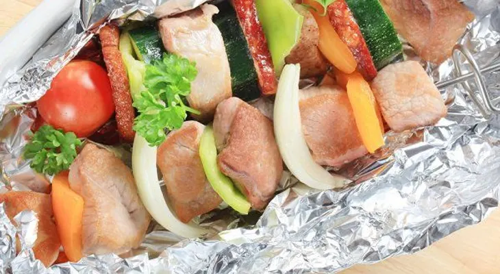 Cocinar alimentos con papel aluminio le causa graves daños a la salud 