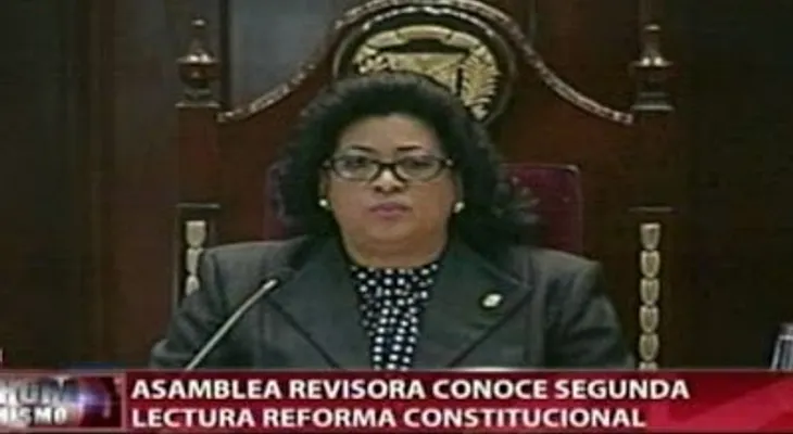 Cristina Lizardo apaga micrófono a asambleísta la acusó de reeleccionista