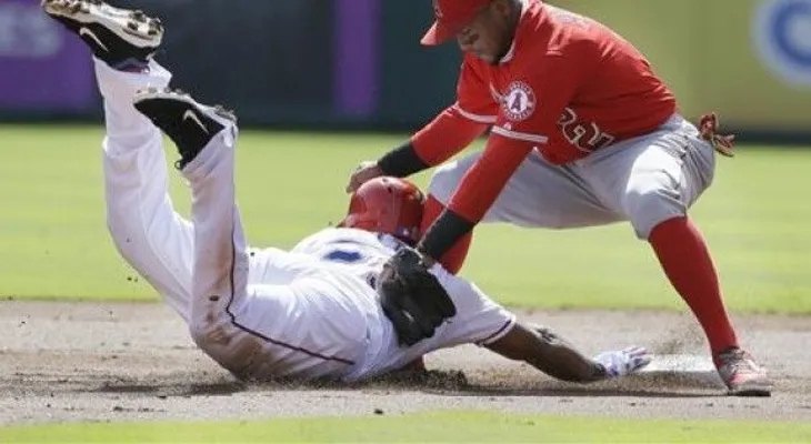 Angelinos anotan cinco en la novena y ganan 11-10 a Rangers