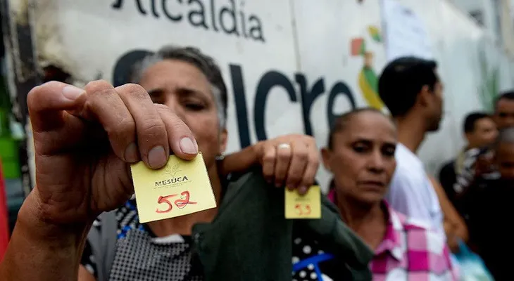 Comprar pasta, harina y leche se puede llevar la paga de un mes en Venezuela