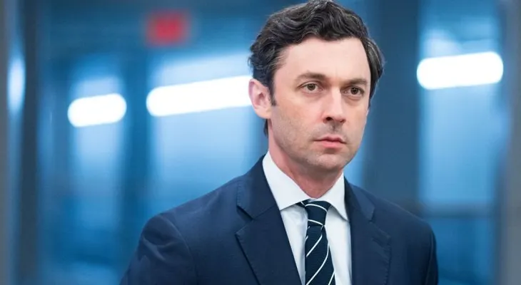 Ossoff menciona a Natalie Harp en mitin y provoca controversia