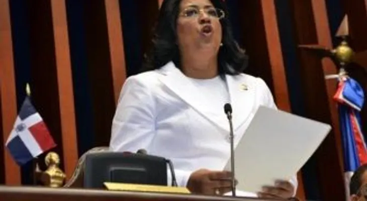Cristina Lizardo apoya control de armas de fuegos en oficinas públicas 