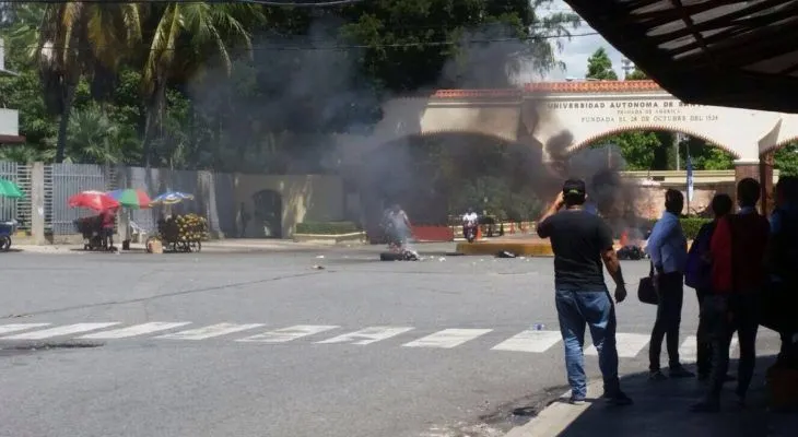 Por segundo día disturbios en la UASD