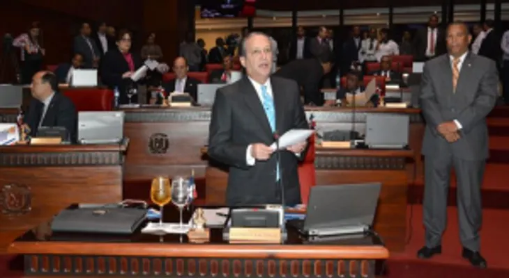 Senadores califican de chantaje pedido Canciller haitiano