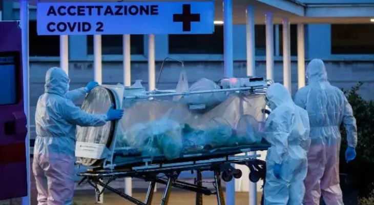 Aumentan contagios por coronavirus en Italia y se intenta acelerar con la tercera dosis