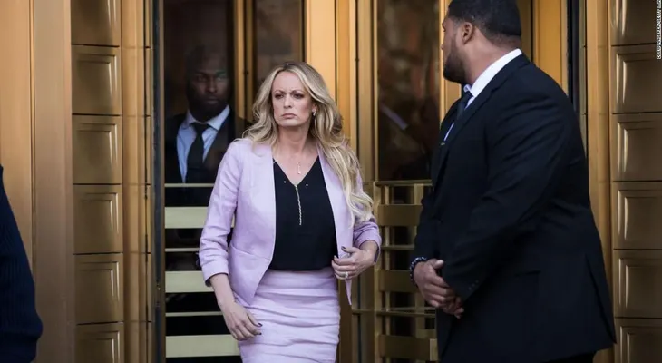 Stormy Daniels demanda de nuevo a Trump, ahora por difamación