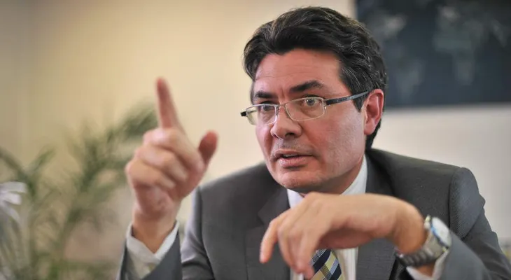 Alejandro Gaviria recibirá tratamiento contra un cáncer linfático