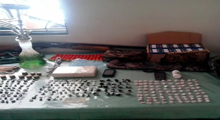 En batida antidrogas en Bani, DNCD ocupa kilo de coca y escopeta 12