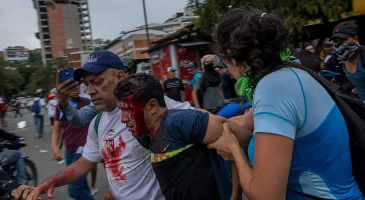 Oposición contabiliza 196 heridos en Caracas y llama a caminata nocturna