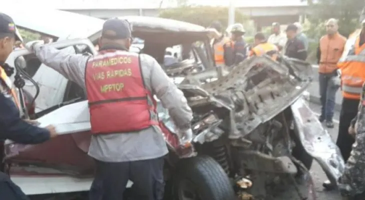 Un muerto y dos heridos dejó accidente en la Francisco Fajardo (VIDEO)