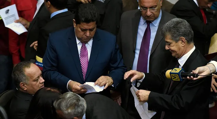 Pulso entre el oficialismo y la oposición en Venezuela: ¿hacia un choque de poderes?