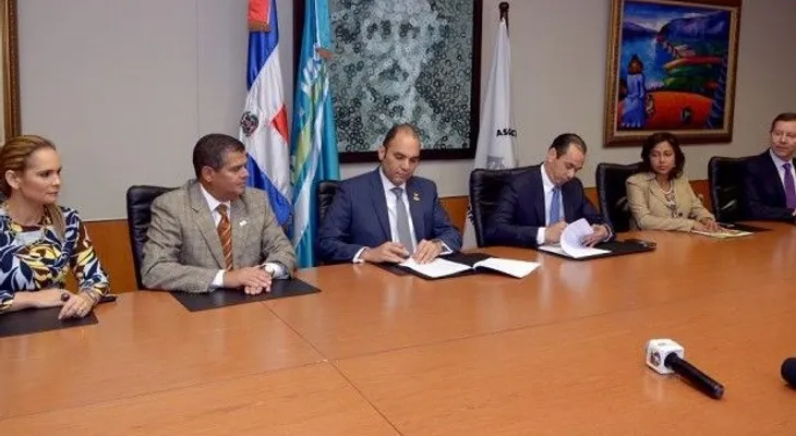 Banreservas firma acuerdo de cooperación con ADOEXPO