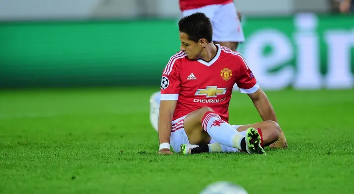 Así reaccionaron Van Gaal y Giggs al penalti fallado por 'Chicharito' Hernández