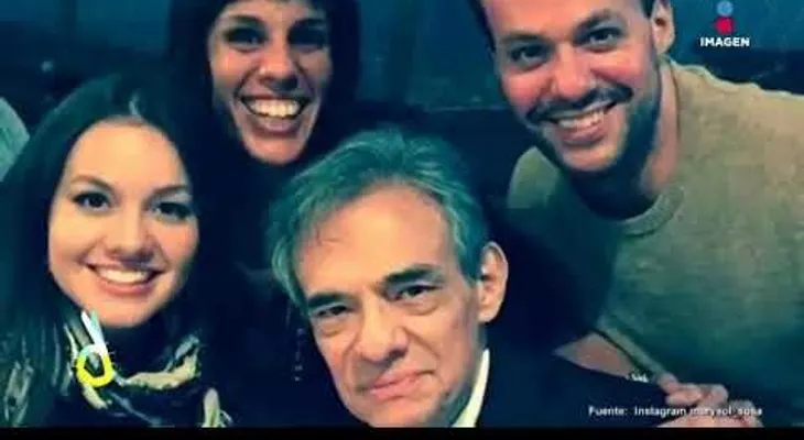 José José dicen que fue internado de nuevo; pero su representante dice que está estable 
