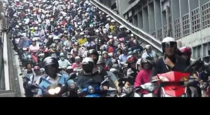 Miles de motos provocan un inmenso atasco en Taiwán