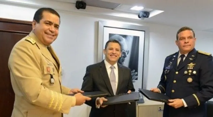 Aduanas y Ministerio de Defensa acuerdan capacitar mil 492 jóvenes de escasos recursos