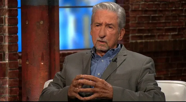 Muere el famoso activista antibélico Tom Hayden