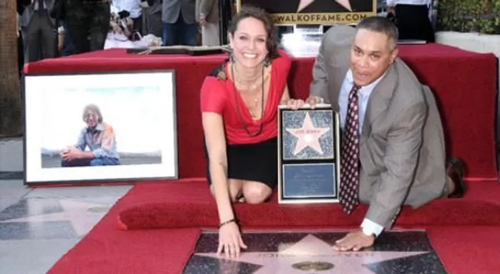 Presentan estrella en Hollywood para John Denver