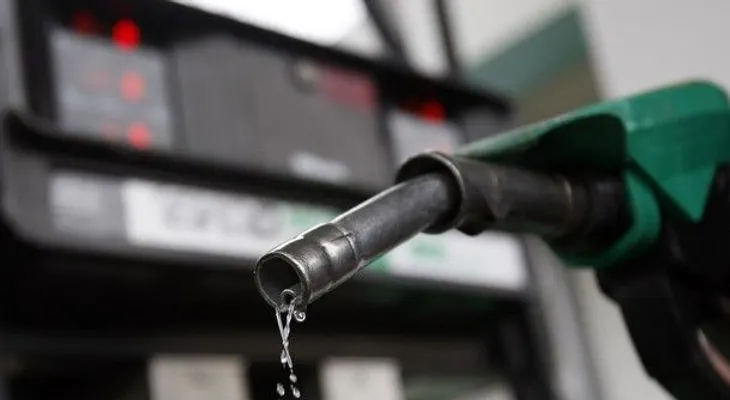 Gobierno congela precios de todos los combustibles