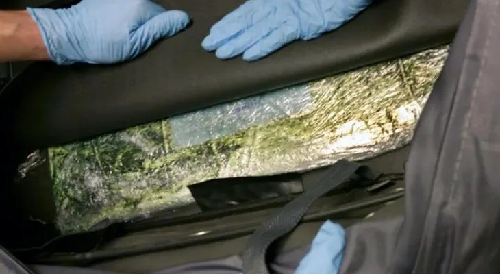 Dominicanos detenidos en aeropuerto Logan de Boston con 7 kilos de cocaína en maleta